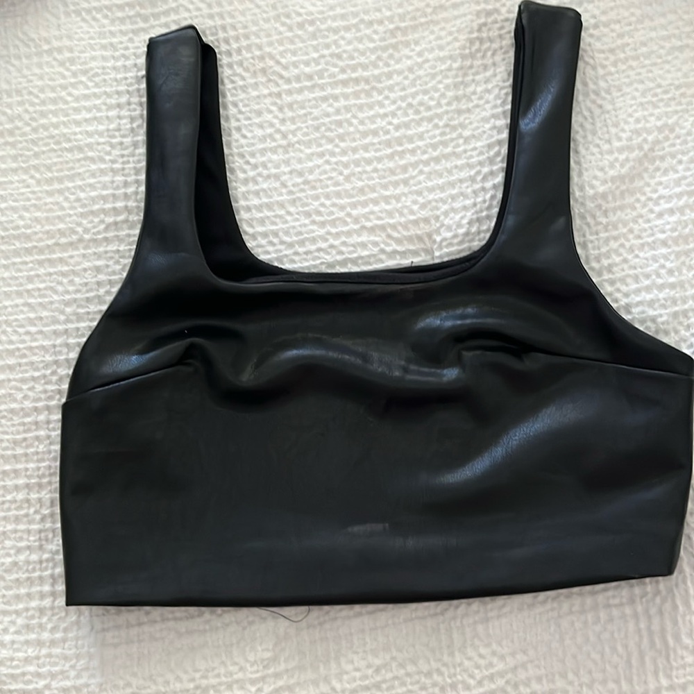 Fashion nova black crop top